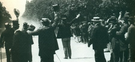 Arriv&eacute;e de Levassor en grand vainqueur &agrave; Paris