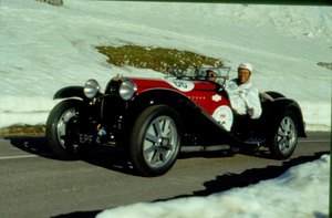 BUGATTI DANS LA NEIGE À LA MILLE MIGLIA